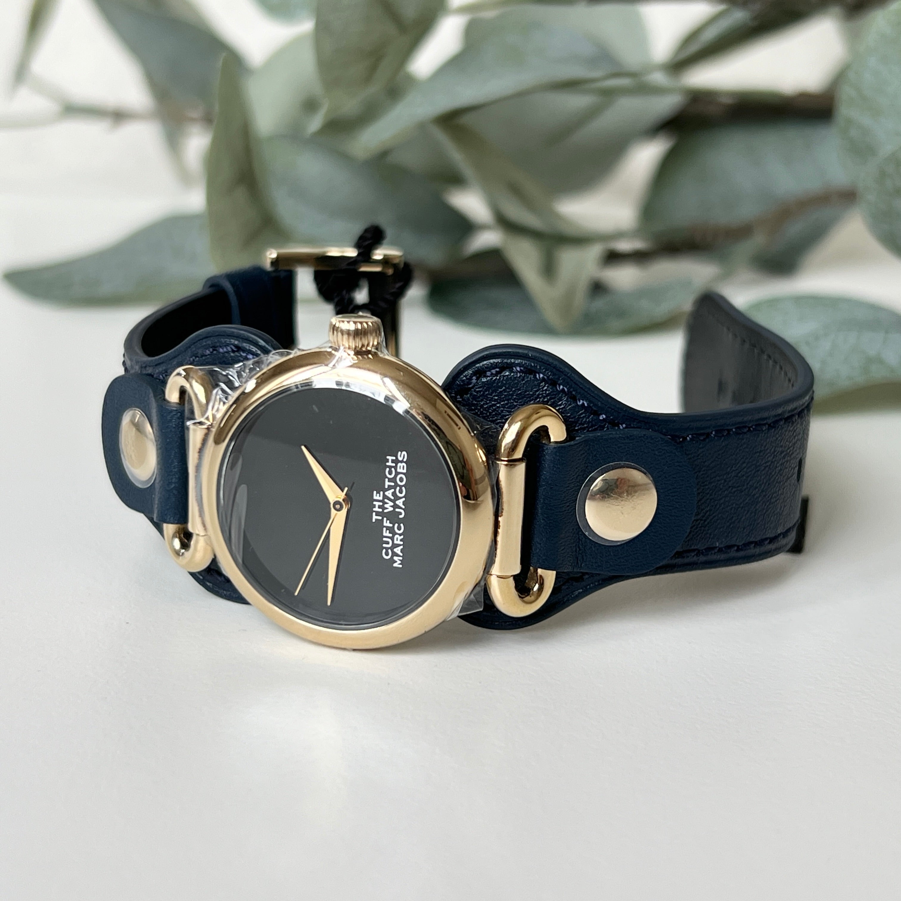 THE CUFF WATCH / MJ0120179288 – TIME BOX official site